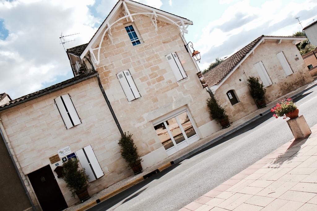 Le Manoir De Marie-Lou Hotel Rauzan Bagian luar foto